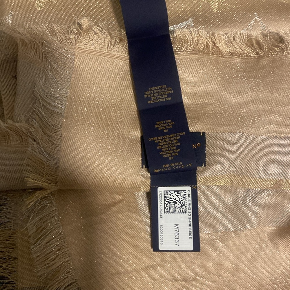 Louis Vuitton, So Shine Monogram Shawl. Beige color. - Picture 7 of 8
